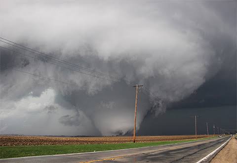 Les orages et tornades du Nord-Est déclenchent des secours d'urgence et des fermetures d'autoroutes