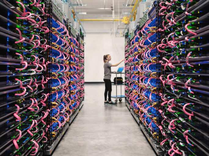 Anthropic Contrata a Pionero de TPU de Google para Construir Chips de IA Personalizados