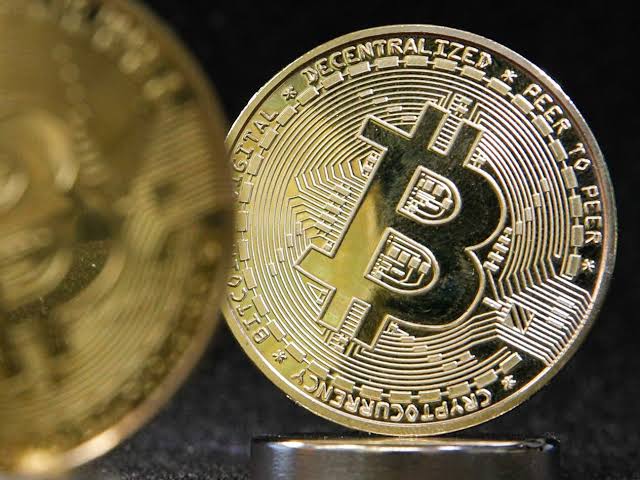 Le Bitcoin dépasse les 77 000 dollars suite à l'intervention de rachat d'obligations du Trésor américain
