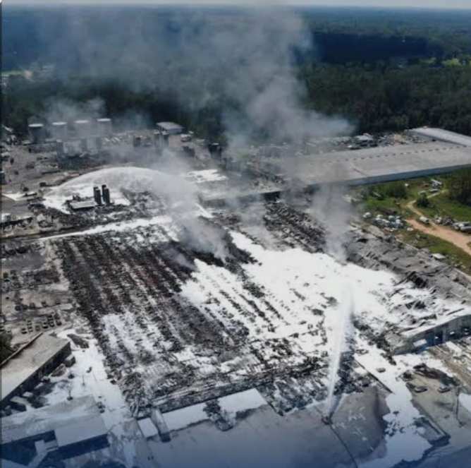 Residentes de Roseland Todavía Lidian con el Desastre Tóxico Un Año Después de la Explosión