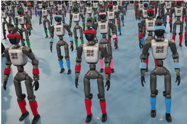 Des robots humanoïdes chinois battent le record du monde des 100 mètres d'Usain Bolt aux Jeux de Pékin
