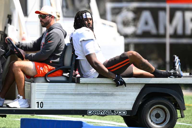 DE de los Browns Alex Wright se pierde la temporada por rotura de tendón de Aquiles