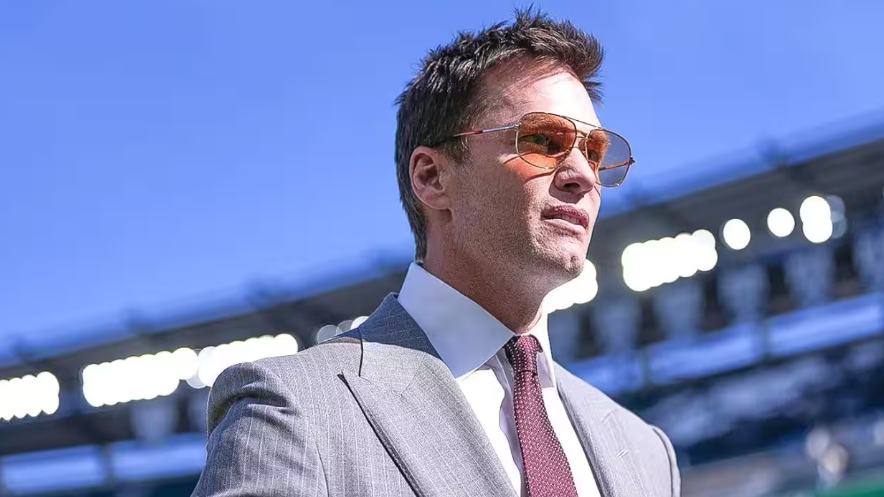 Tom Brady fait face à un nouvel examen sur son engagement envers les Raiders avant la saison 2026 de la NFL