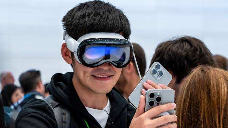 苹果公司为AI转向裁减 Vision Pro 和 Siri 团队超过 200 个职位