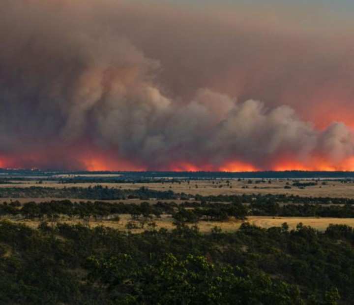 Incendio forestal en Nevada obliga a 42.000 a evacuar, arde sin control cerca de Reno