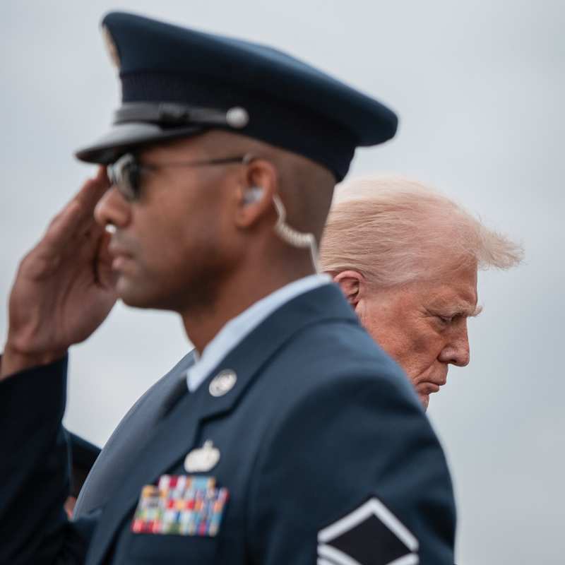 Frappe de l'armée américaine tue 2 personnes lors d'une interdiction de drogue dans le Pacifique alors que Trump intensifie la guerre contre les cartels