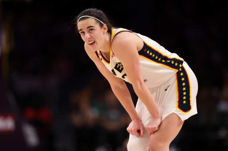 Une faute de Caitlin Clark suscite l'indignation lors de la victoire des Fever