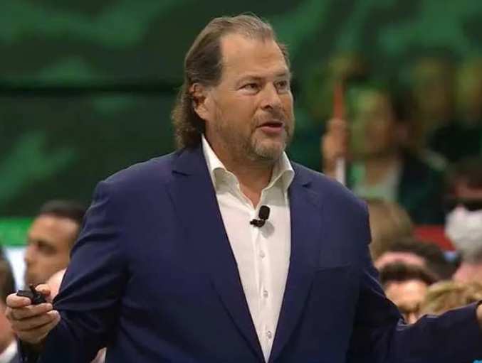 Le PDG de Salesforce Marc Benioff rejette la 'SaaSpocalypse' lors de la publication des résultats du T2