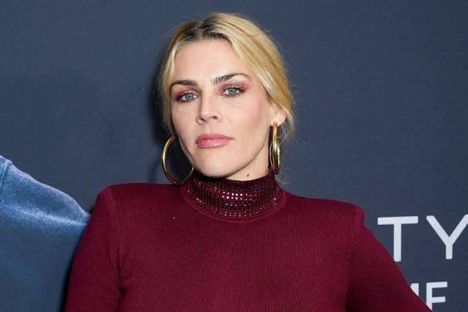 Busy Philipps Revela Batalla Contra Tumor Cerebral Raro y Dos Cirugías