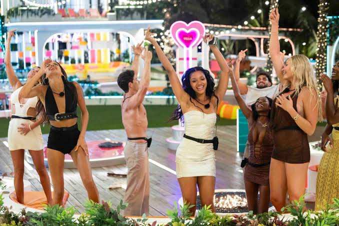 'Love Island USA' Renovada para la Temporada 9 mientras se acerca la Reunión de la Temporada 8