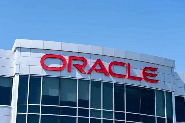 Oracle despide a 30.000 empleados por correo electrónico a las 6 AM Categoría: Negocios