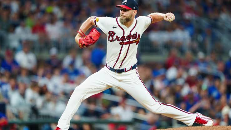 Chris Sale Supera las 100 MPH y Lanza un Blanqueo de Juego Completo para Barrer a los Dodgers