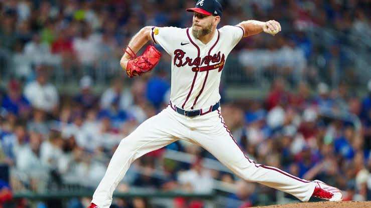Chris Sale dépasse les 100 mph et lance un match complet sans point accordé pour balayer les Dodgers