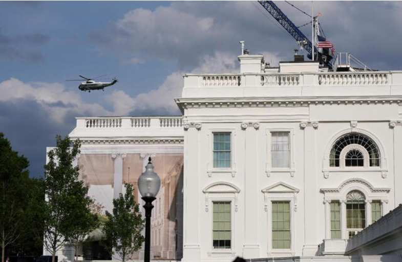 Exoperador de teleprompter de la Casa Blanca multado con 172.000 dólares por apuestas de discursos de Trump