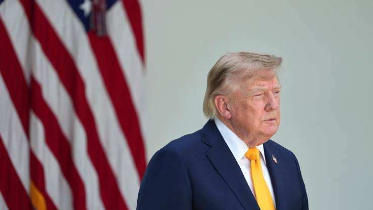 Las afirmaciones de votación de no ciudadanos animan los ataques de Trump a las elecciones de mitad de período y preparan posibles impugnaciones de resultados