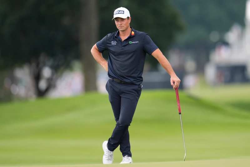 Hovland se dispara a una ventaja de 1 golpe en el Tour Championship con un elenco de aspirantes alineados detrás de él