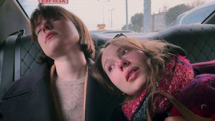 Estrellas de cine, documentales oportunos y aspirantes a premios se reúnen en el Festival de Cine de Venecia
