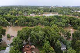 Desastre de inundación en Indiana empeora mientras la ayuda federal permanece sin aprobar