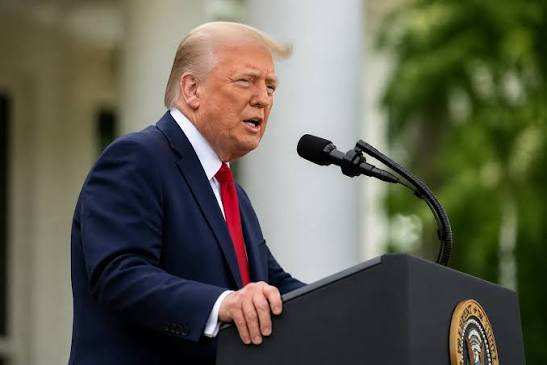 Trump amenaza con denunciar a presentadora de la NBC ante la FCC por cobertura de respaldos