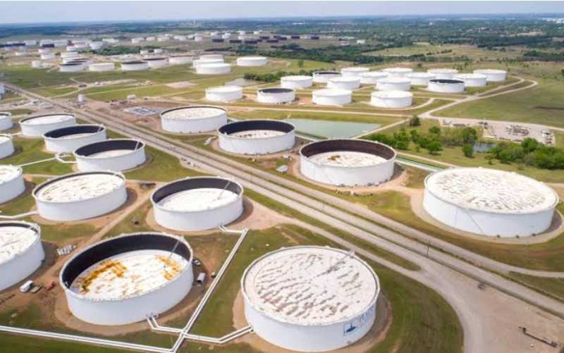 Les références du pétrole grimpent alors que le Brent atteint 90,32 $ et le WTI 85,41 $