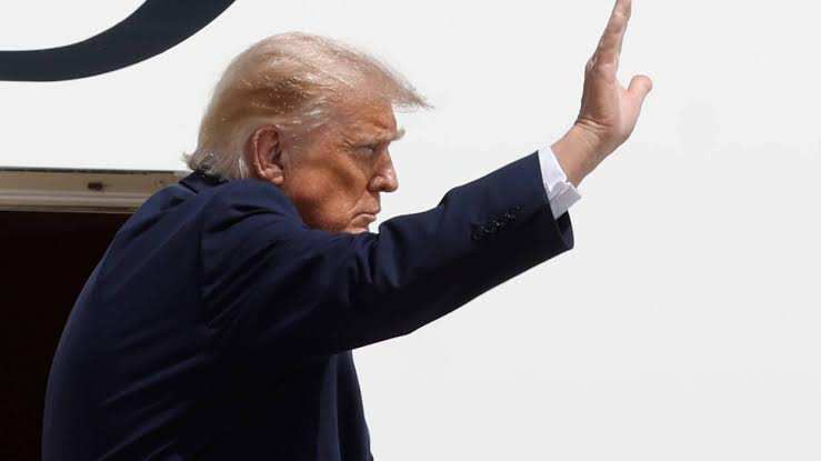Trump todavía insinúa una tercera candidatura presidencial, pero habla cada vez más de la vida después de 2028