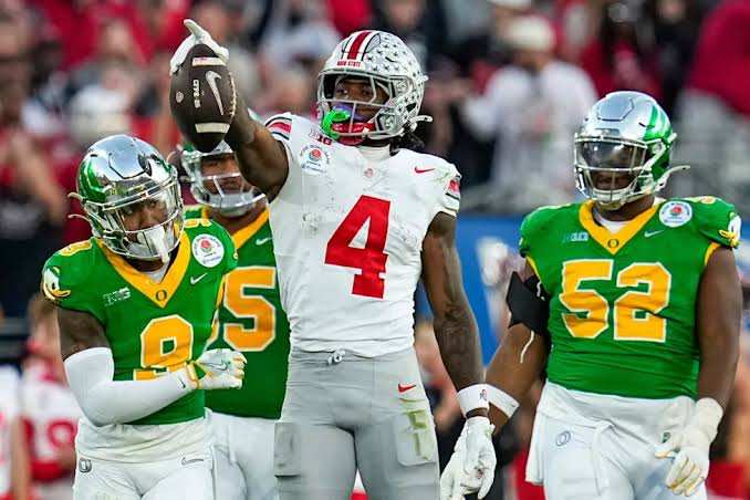 Borrador simulado de la NFL 2027: Cinco QBs entre los 15 primeros en la proyección de pretemporada