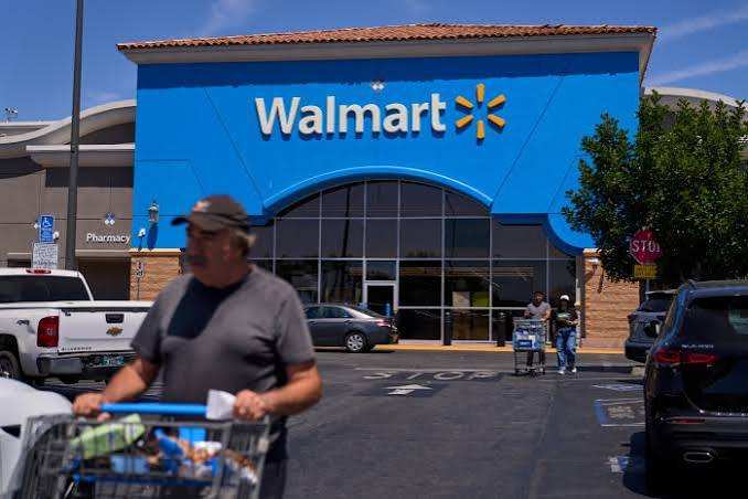 Walmart, e.l.f. Réduisent drastiquement les prix en utilisant les remboursements de droits de douane tandis que les ménages américains ressentent la pression