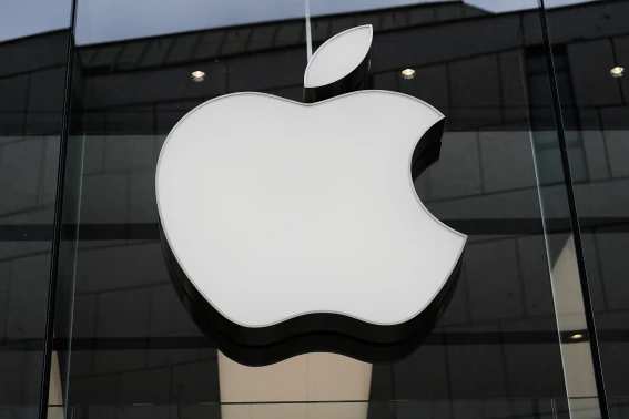 Apple allègue qu'un employé d'OpenAI a accédé à des plans de circuits après avoir rejoint la startup