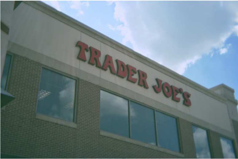 La demanda de Smucker contra Trader Joe's por sándwiches congelados de mantequilla de maní y jalea puede proceder