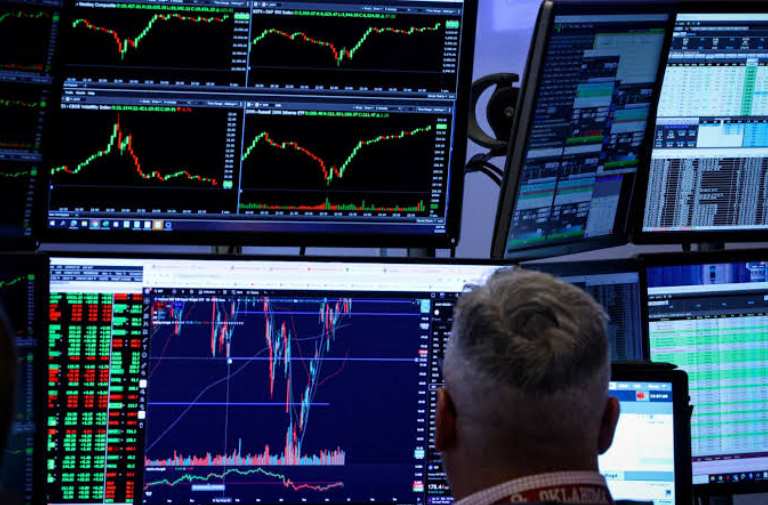 Venta de bonos presiona a las acciones mientras el petróleo supera los $91 por barril