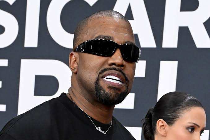 Ex empleado de Kanye West se mueve para bloquear la defensa de "insanidad" del rapero en la demanda de Donda Academy