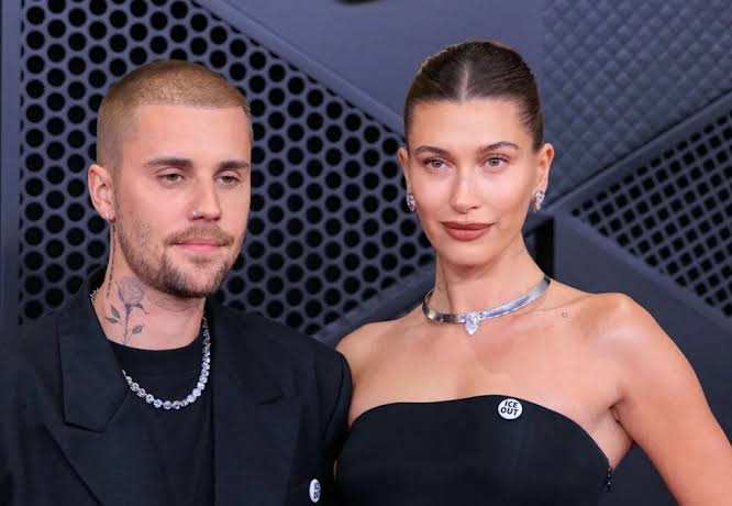 Intenso intercambio de Justin Bieber y Hailey Bieber en una boda desata nuevos rumores de separación
