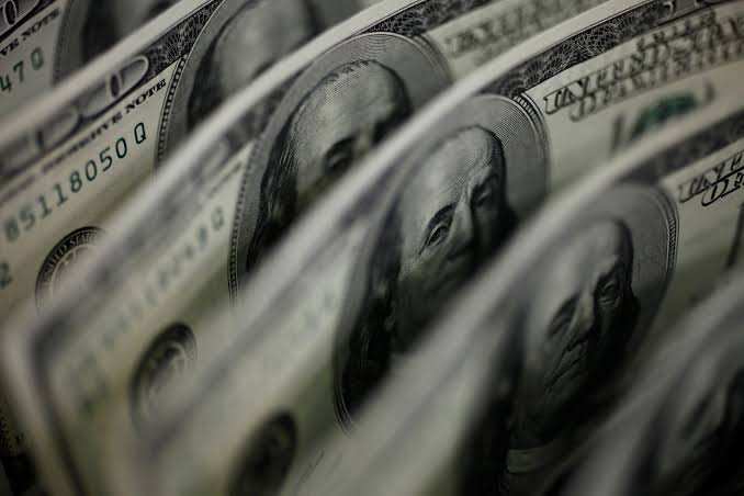 "Triple Amenaza: Acciones, Bonos y Dólar de EE.UU. se Desploman"