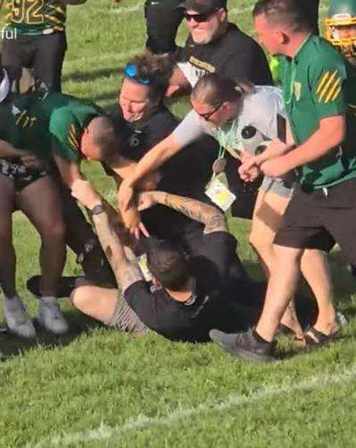 Pelea de entrenador de fútbol juvenil desencadena investigación tras presuntos insultos raciales