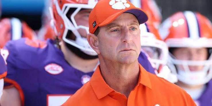 Dabo Swinney Critica "Vergonzosa" Lista de LSU por Elegibilidad de Jugadores de la NFL