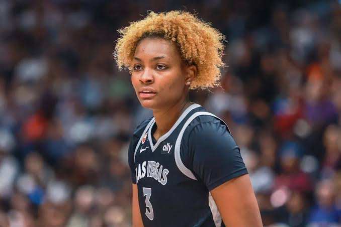Estrella de las Aces, NaLyssa Smith, fuera de la temporada, la dinastía en peligro