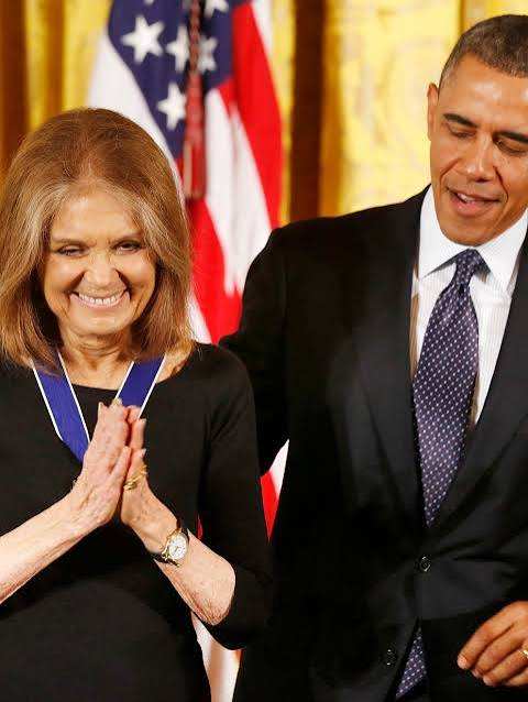 L'organisatrice féministe, écrivaine et militante des droits civiques Gloria Steinem décède à 92 ans