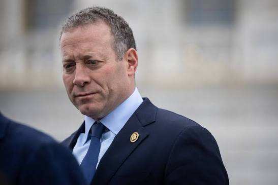 House Democrats Introduce War Powers Resolution to Halt Unprecedented Military Boat Strikes