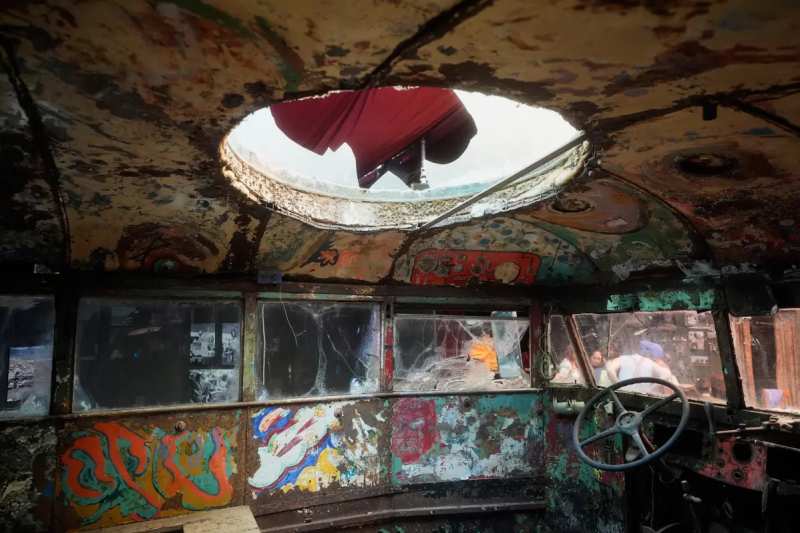 Le bus psychédélique « Furthur » retourne à San Francisco pour une nouvelle exposition du Grateful Dead