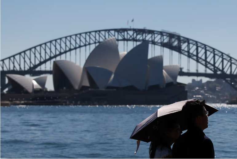 Sydney Sweats in Spring Hot Spell, Faces 'Extreme' Bushfire Risk