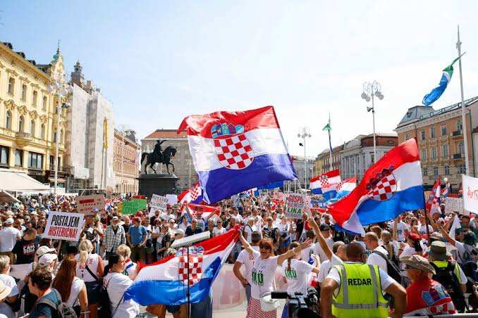 Tens of thousands rally in Zagreb over Croatia waste cleanup delays