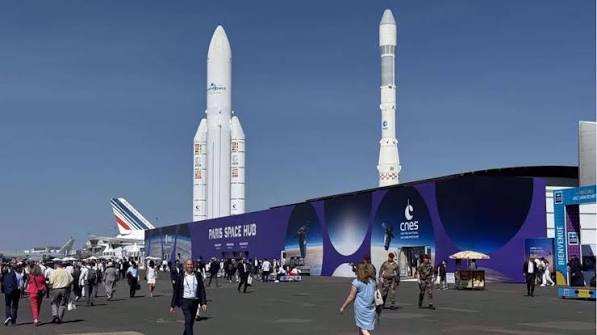 Paris Space Summit: White House Pressured SpaceX and Blue Origin to Withdraw