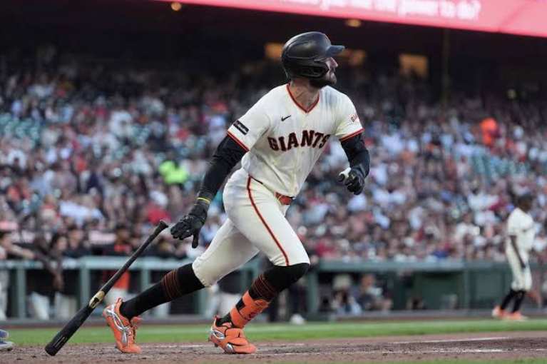 Shay Whitcomb chops a single in 11th for 1st career game-ending RBI as Giants beat Cardinals 5-4