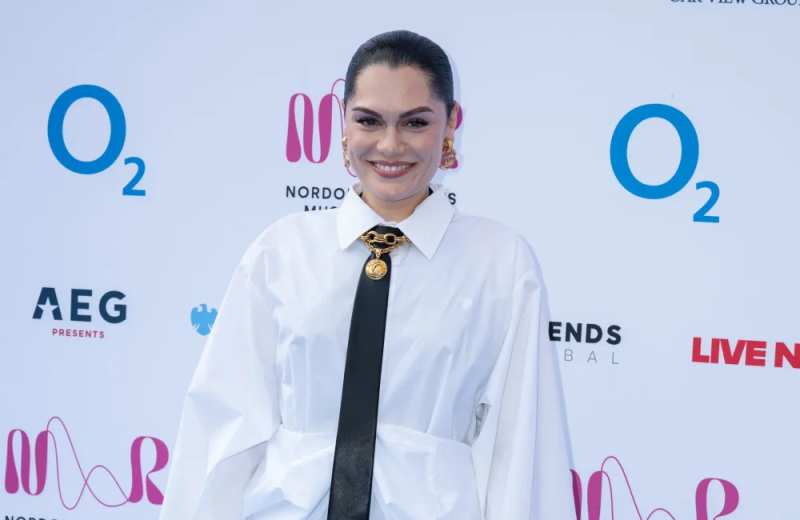 Jessie J Steps Back From Social Media for Second Cancer Reconstruction Surgery
