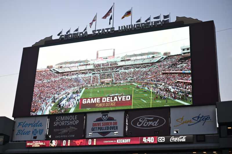 SMU And FSU Play Under Partial Lights After Power Outage
