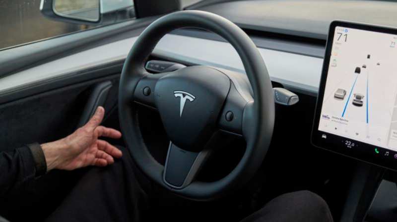 US Lawmakers Demand Federal Investigation Into Tesla Autopilot Safety Risks And Sleeping Drivers