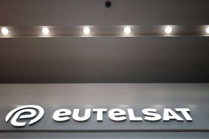 Starlink rival Eutelsat plans OneWeb expansion after €1 billion satellite order