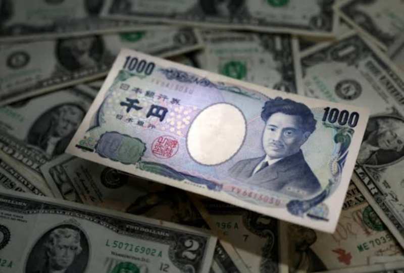 Speculators Turn Net Long on Yen for First Time Since February