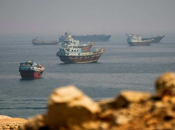 Iran-Gulf talks without US participation on reopening the Strait of Hormuz postponed, Omani official says