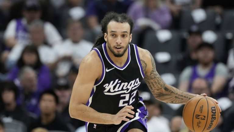 Celtics Sign Devin Carter